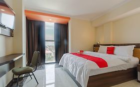 RedDoorz Plus @ Boulevard Panakkukang